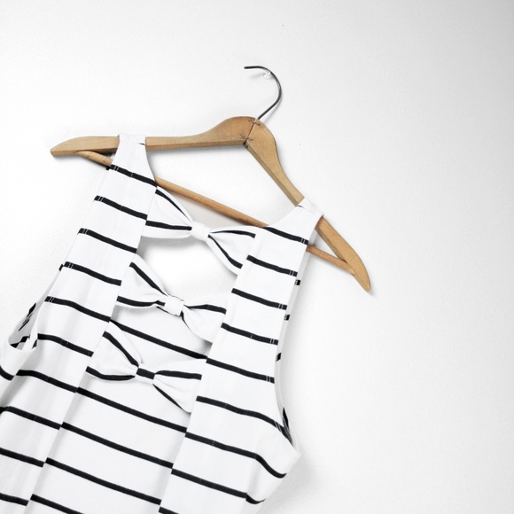 Tela // Bow-Back Stripe Crop Top - Picture 2 of 3